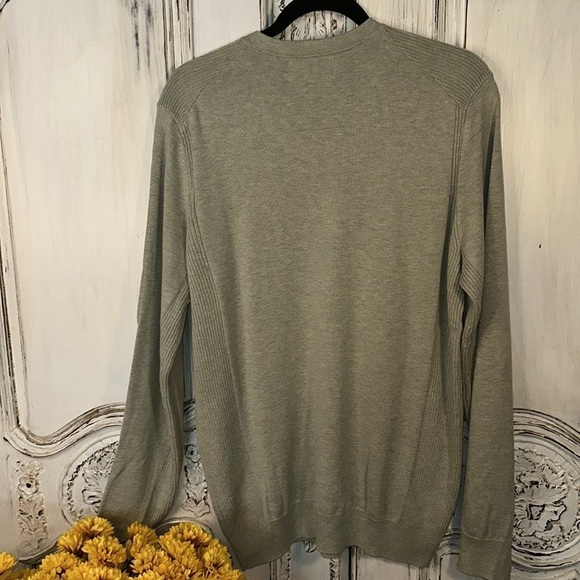 Men’s AWEARNESS By Kenneth Cole Slim Fit V Neck Long Sleeve Lightweight Sweater - Picture 6 of 8